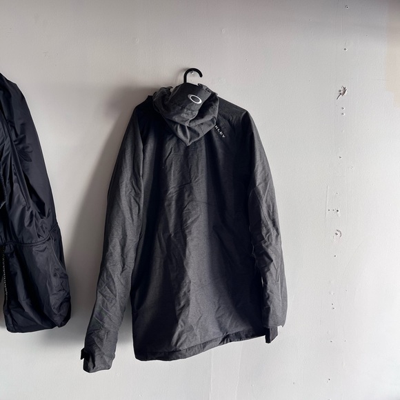 Oakley Men's Dark Gray Snow Jacket - Picture 3 of 3
